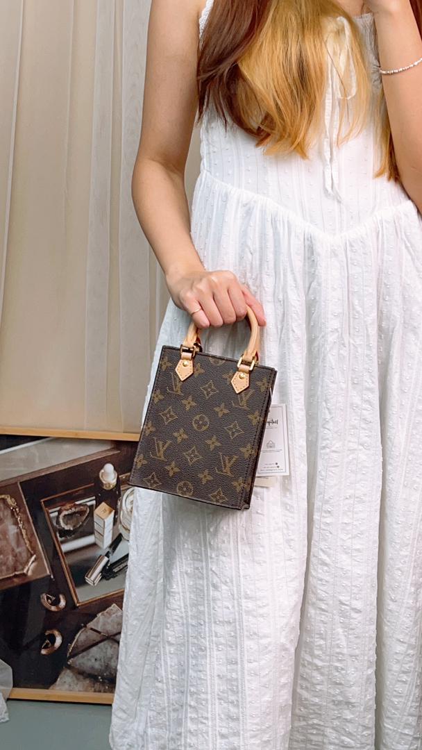 Louis Vuitton Monogram Petit Sac Plat