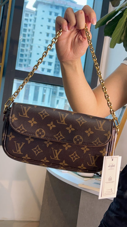 LV Monogram Ivy WOC