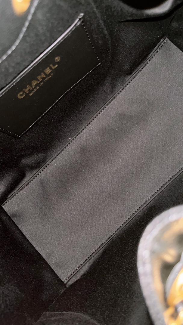 Chanel Black Caviar Small 25 Hobo Bag GHW