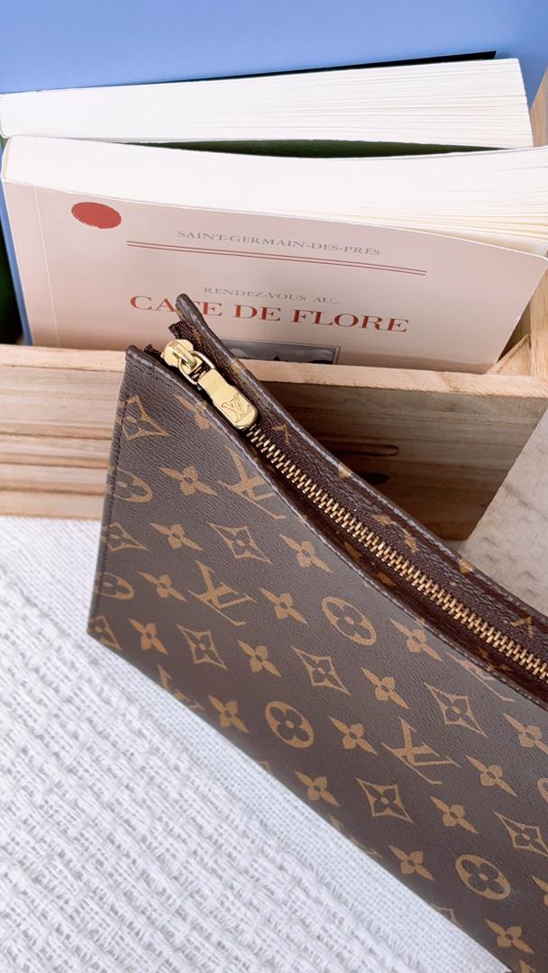Louis Vuitton Monogram Toiletry 26