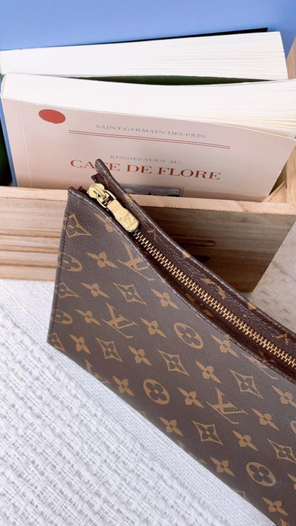 Louis Vuitton Monogram Toiletry 26