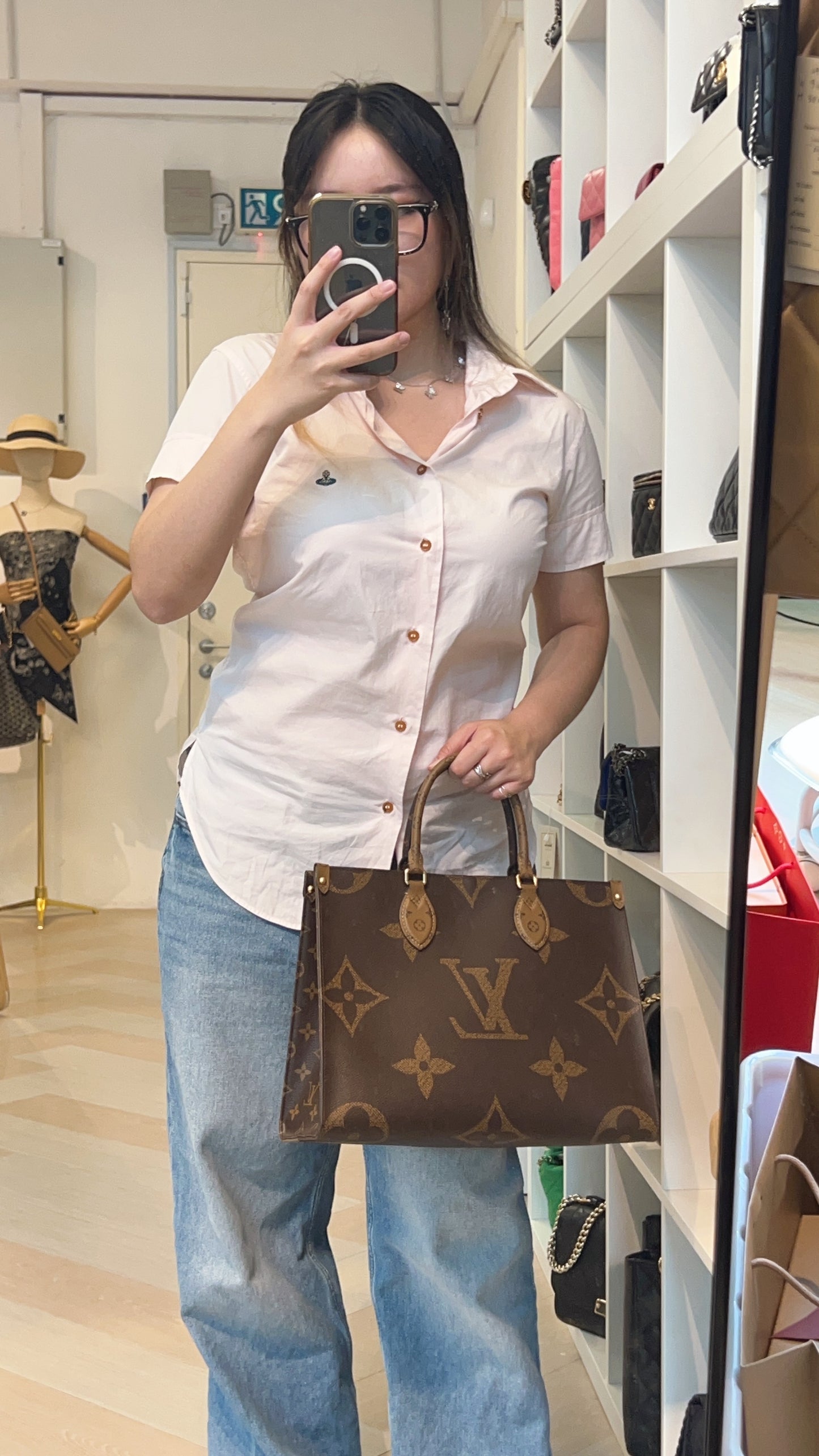 LV Monogram Reverse On The Go MM