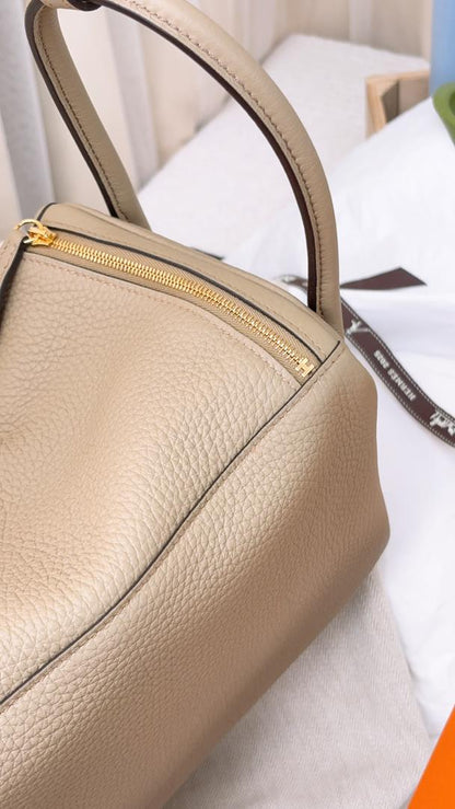 Hermes Beige Marfa Lindy 26 (GHW)
