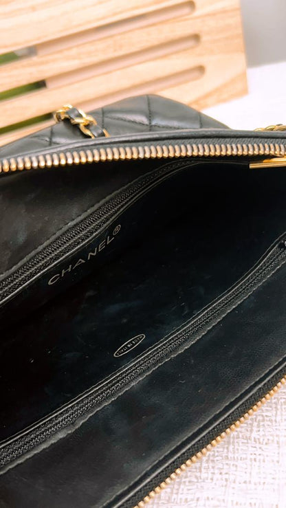 JZA2712
Chanel Black Lambskin Matelasse Chain Shoulder Bag (GHW)