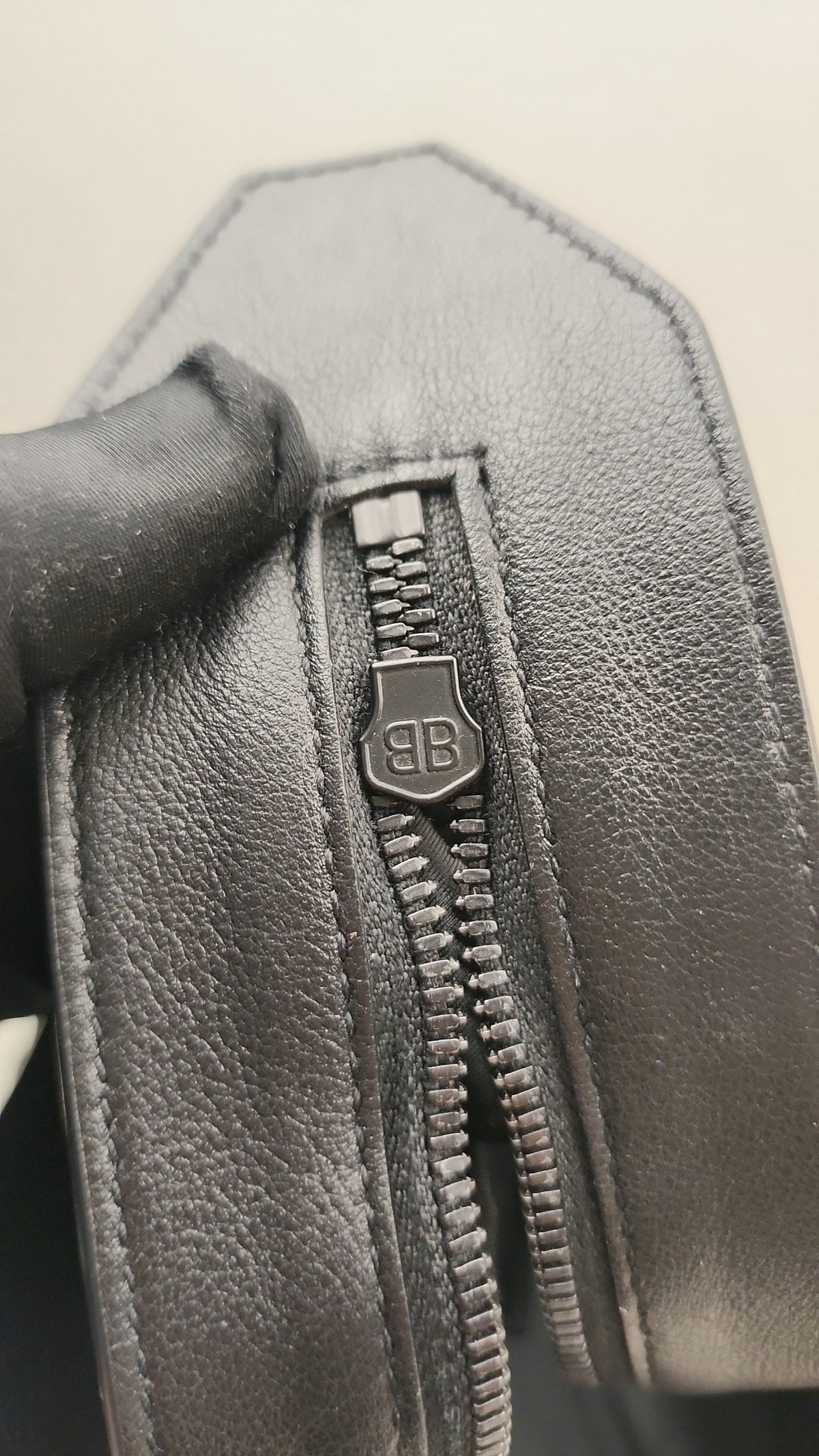 Balenciaga Black Smooth Grained Calfskin Neo Classic City Bag