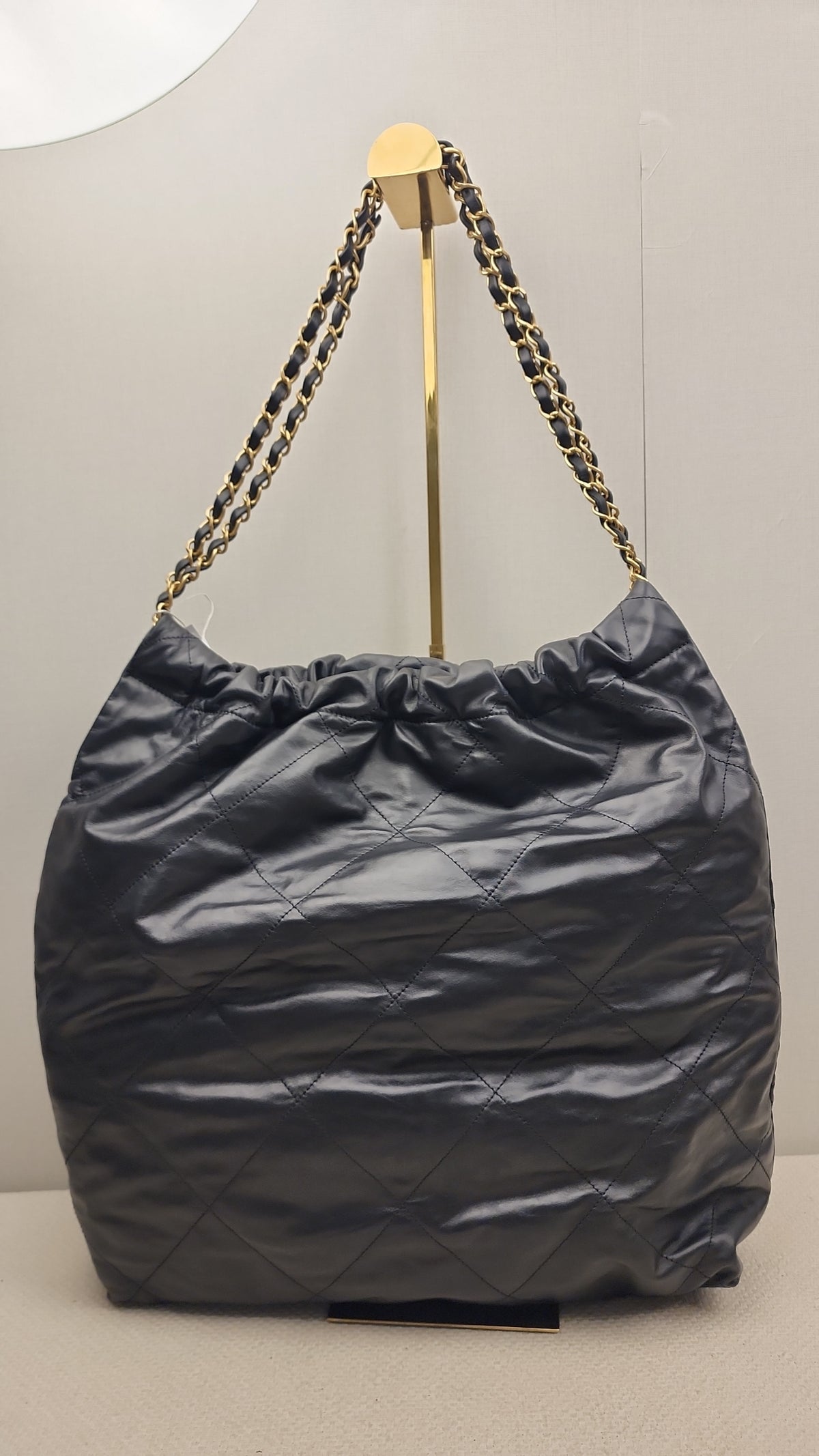Chanel Black Calfskin Medium 22 (GHW)