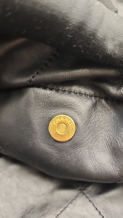 Chanel Black Calfskin Medium 22 (GHW)
