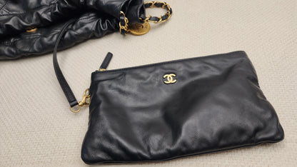 Chanel Black Calfskin Medium 22 (GHW)