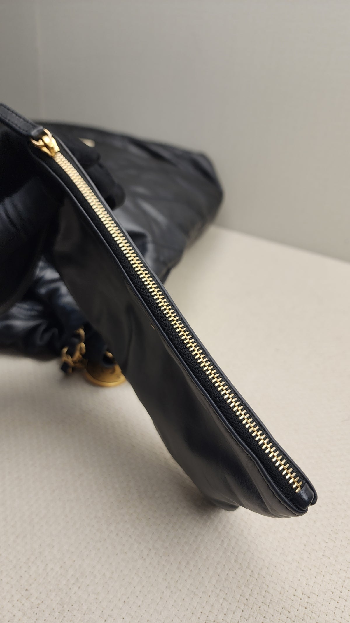 Chanel Black Calfskin Medium 22 (GHW)