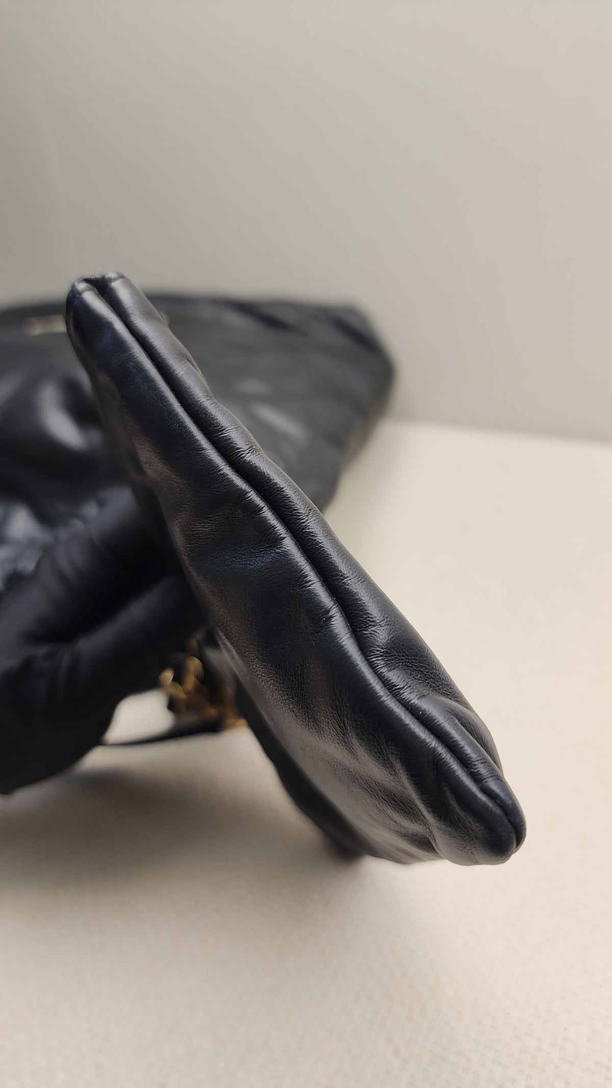 Chanel Black Calfskin Medium 22 (GHW)