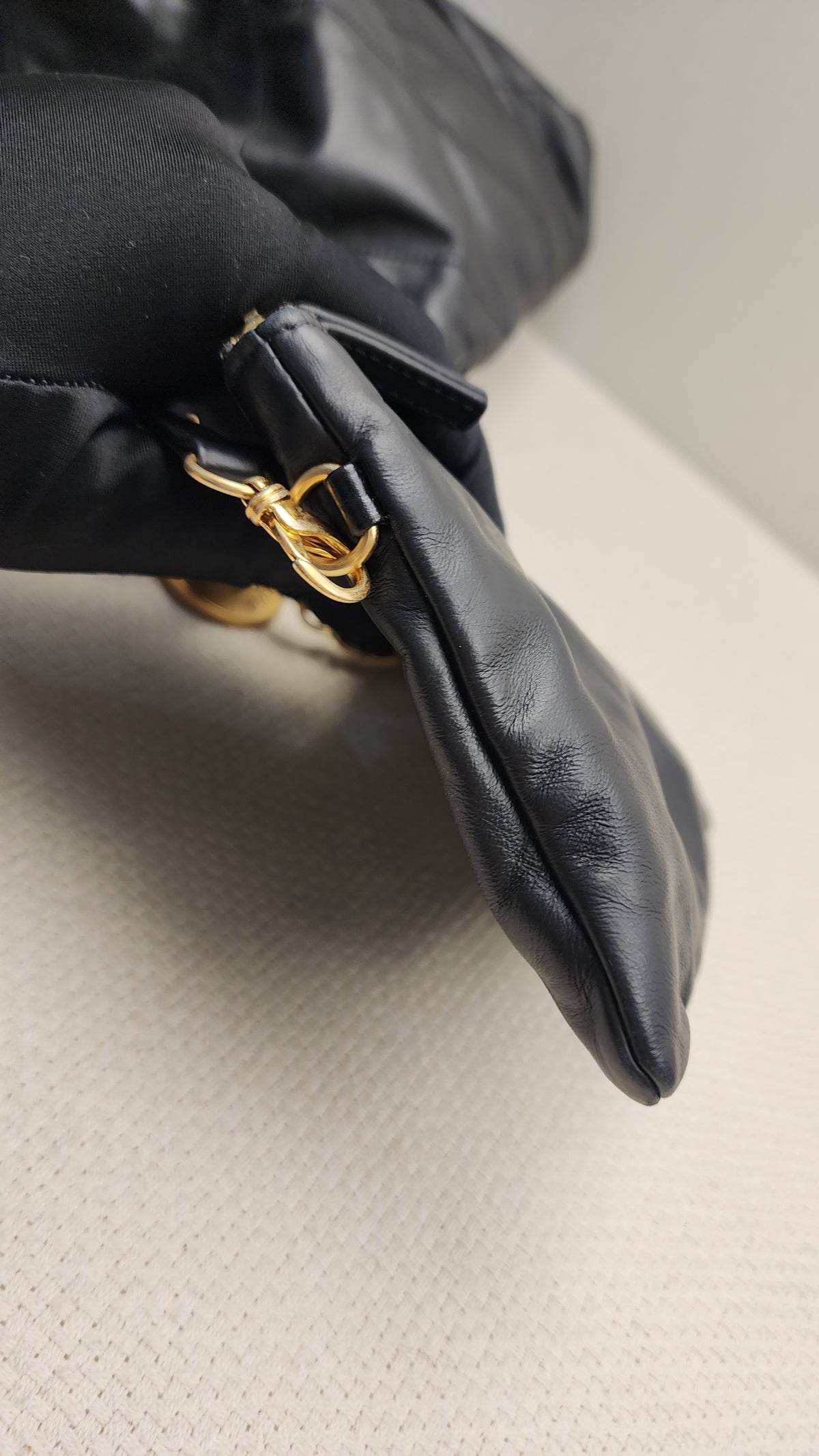 Chanel Black Calfskin Medium 22 (GHW)