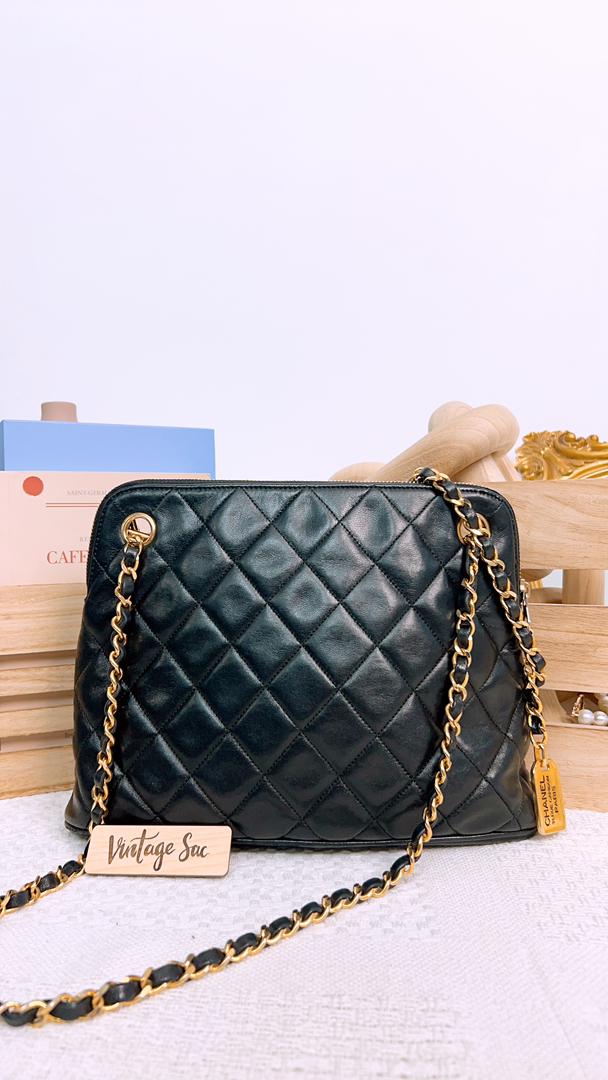 JZA2712
Chanel Black Lambskin Matelasse Chain Shoulder Bag (GHW)