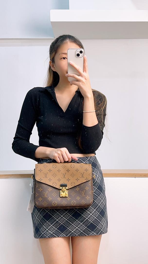 LV Reverse Monogram Pochette Metis