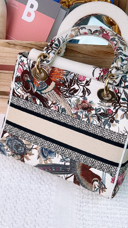 Dior Beige Embroidered Jardin d’hiver Medium D-Lite Bag (Ghw)