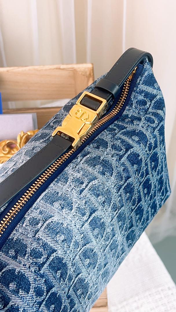 Medium D.iorTravel Nomad Pouch Blue Denim D-ior Oblique Jacquard