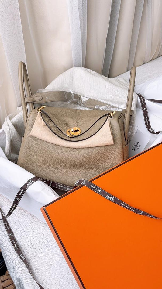 Hermes Beige Marfa Lindy 26 (GHW)