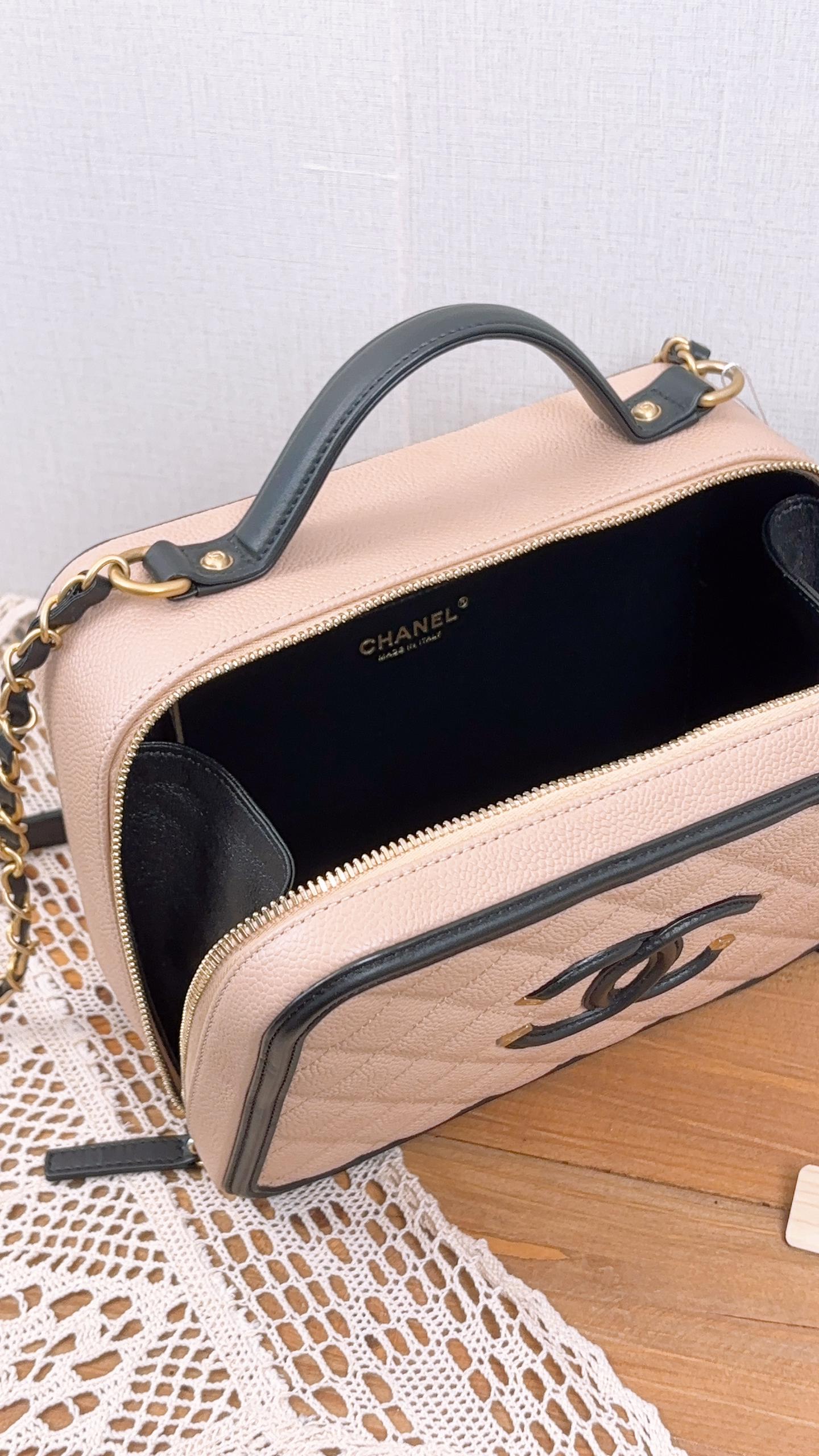 Chanel Beige Caviar Large Filigree Case (GHW)