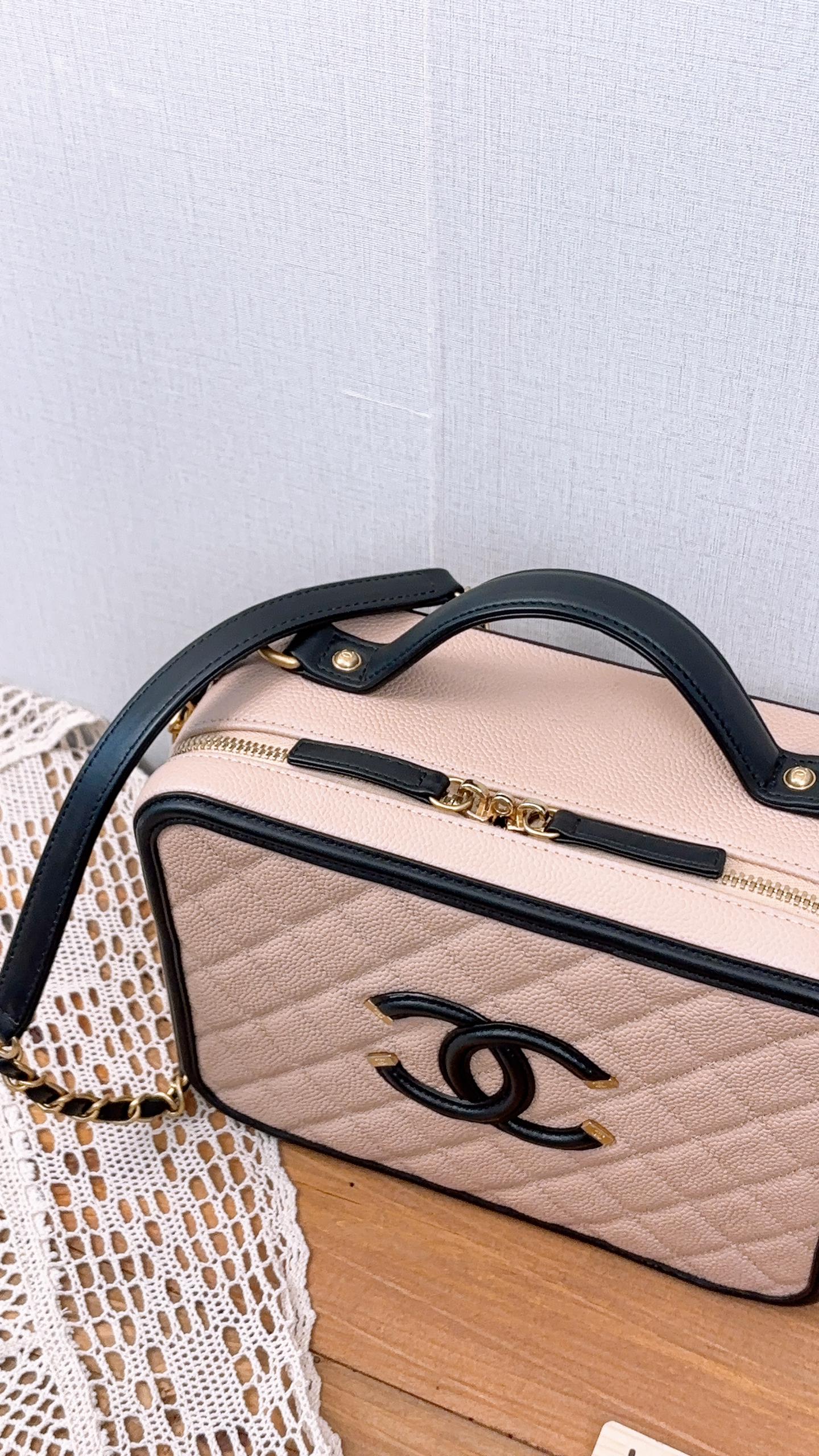 Chanel Beige Caviar Large Filigree Case (GHW)
