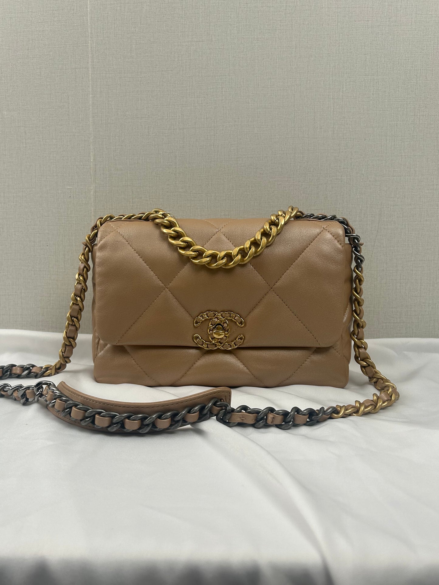 Chanel Champagne Lambskin Small 19 (GHW)
