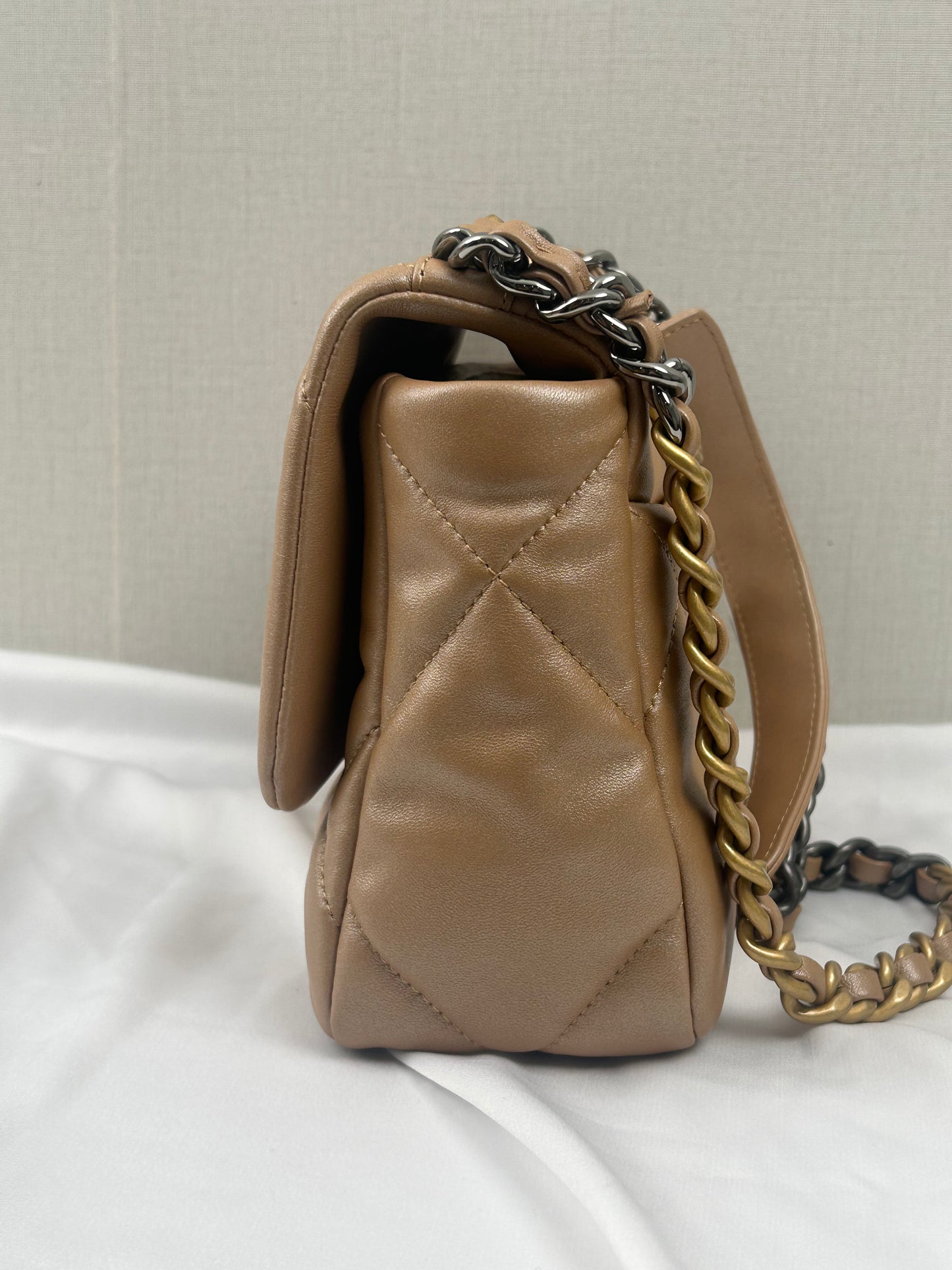 Chanel Champagne Lambskin Small 19 (GHW)
