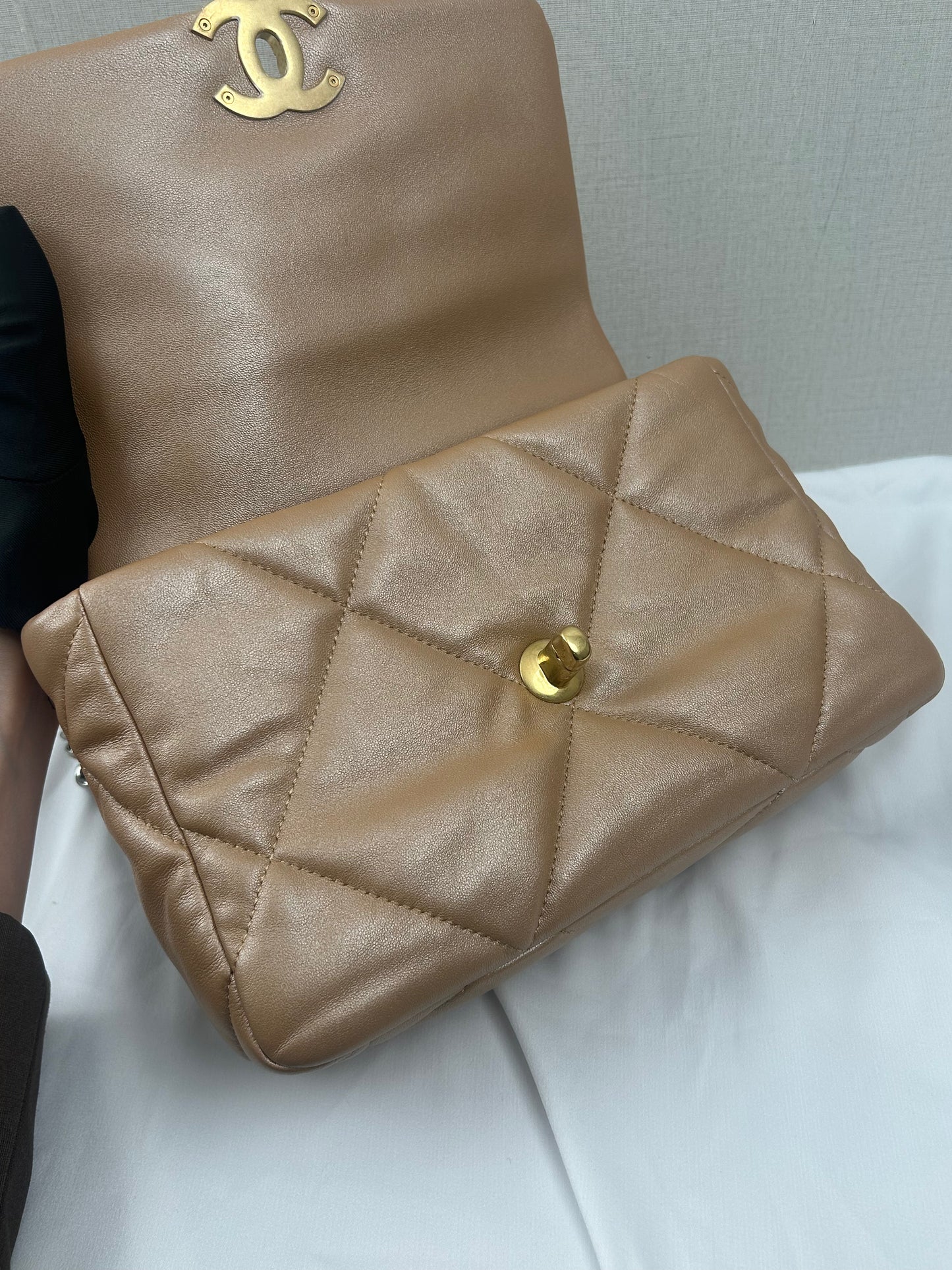 Chanel Champagne Lambskin Small 19 (GHW)
