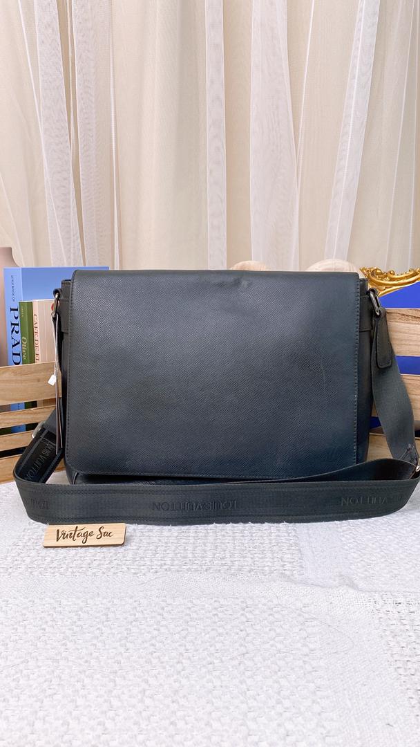 LV Taiga Milo Messenger Glacier Bag
