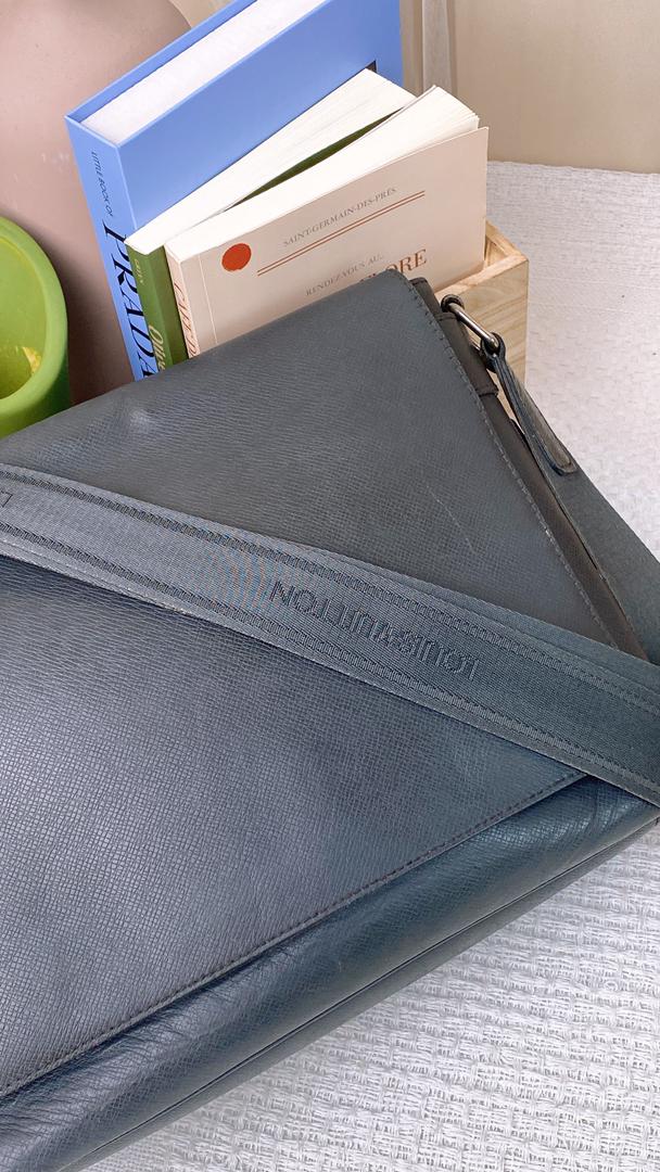 LV Taiga Milo Messenger Glacier Bag