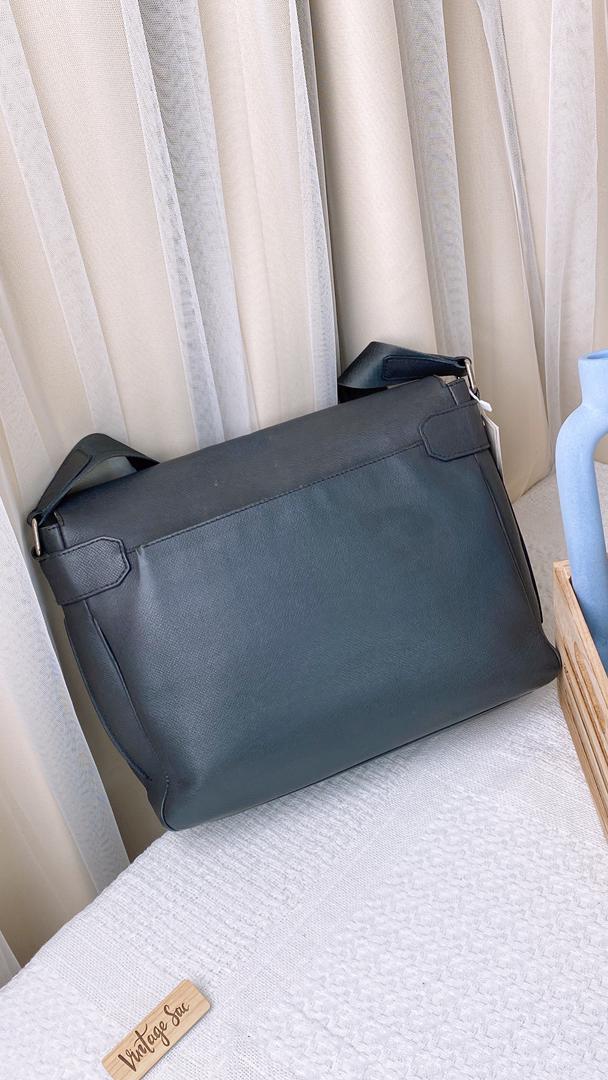 LV Taiga Milo Messenger Glacier Bag