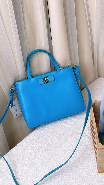 SF Lake Blue Bora Bow Tracy