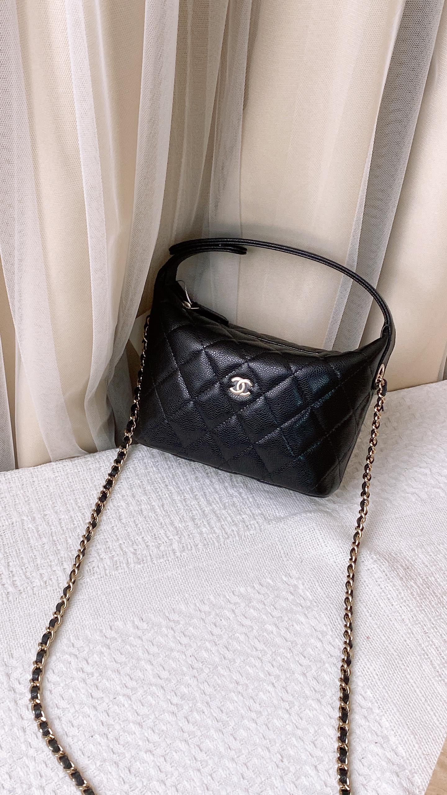 Chanel Black Caviar 25c Hobo Clutch On Chain (GHW)