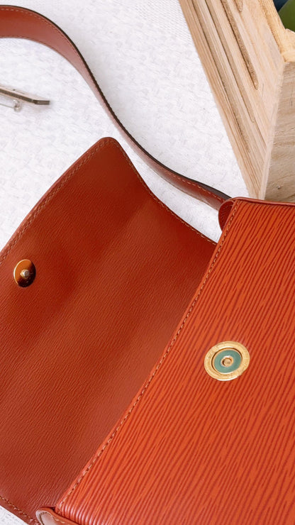 LV Brown Epi Vintage Buci Shoulder Bag