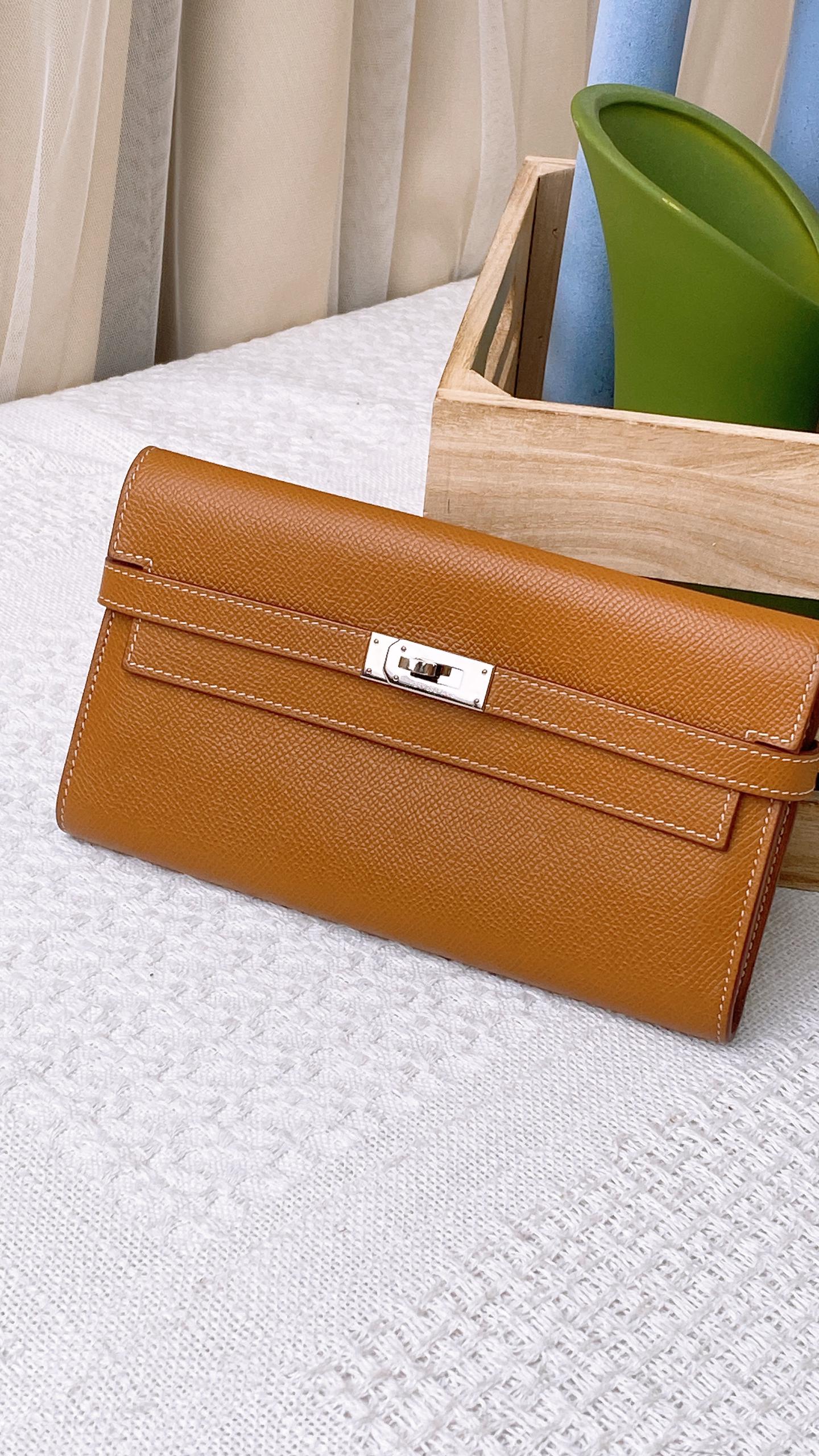 Hermes Gold Kelly Wallet Epsom (PHW)