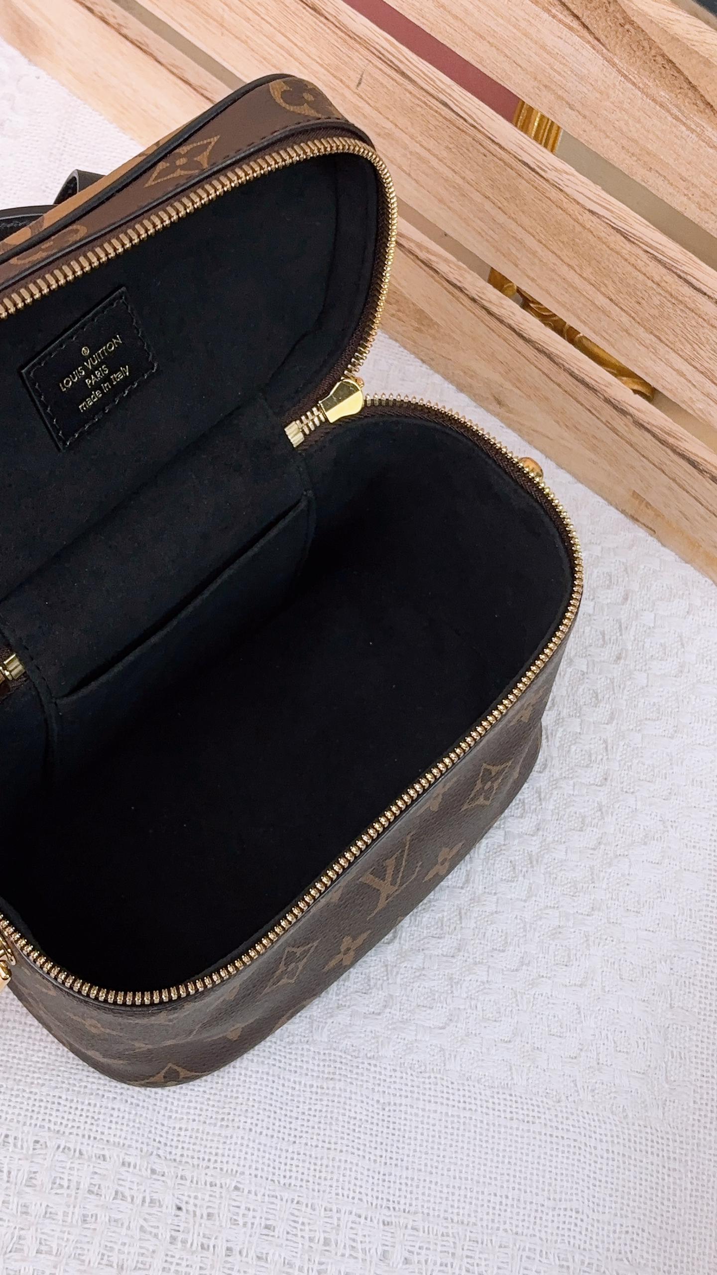 LV Reverse Monogram Vanity PM