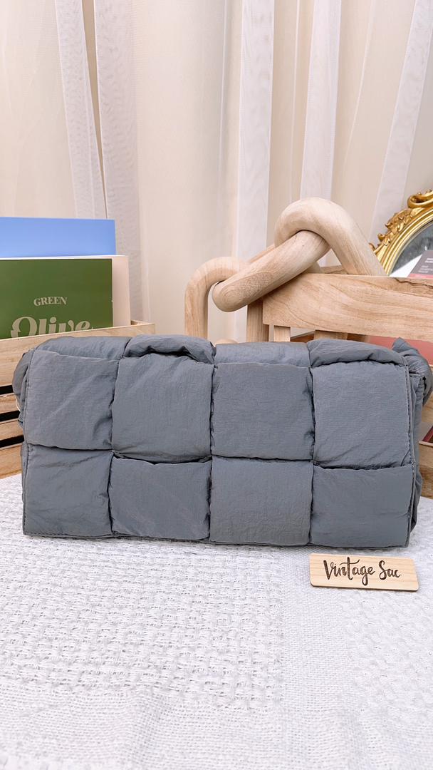 BV Grey Medium Padded Tech Cassette