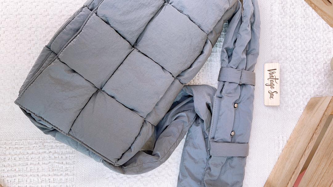 BV Grey Medium Padded Tech Cassette