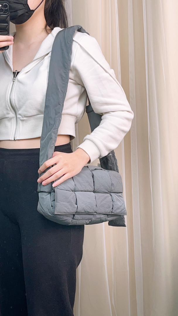 BV Grey Medium Padded Tech Cassette