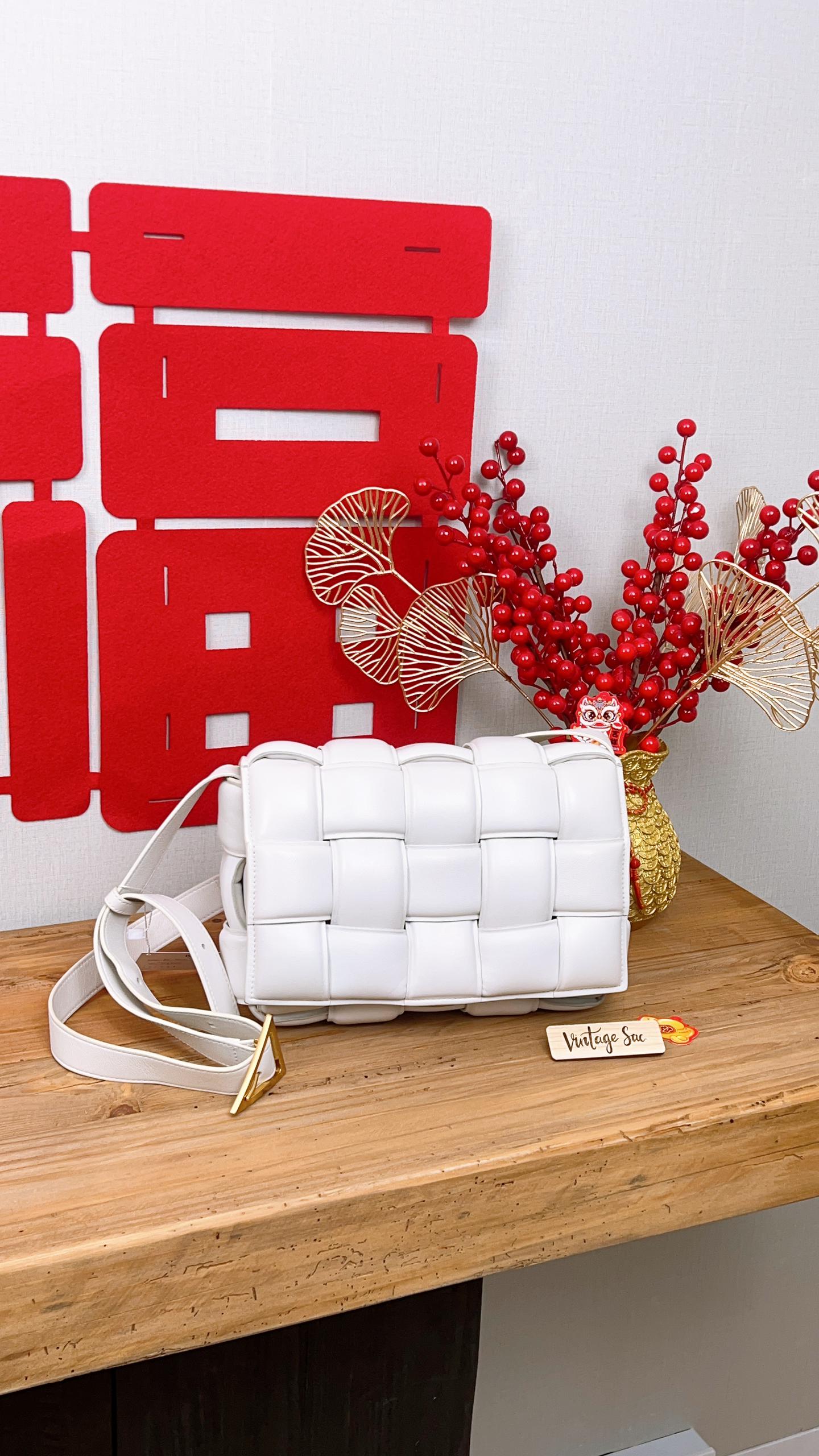 BV White Padded Casette