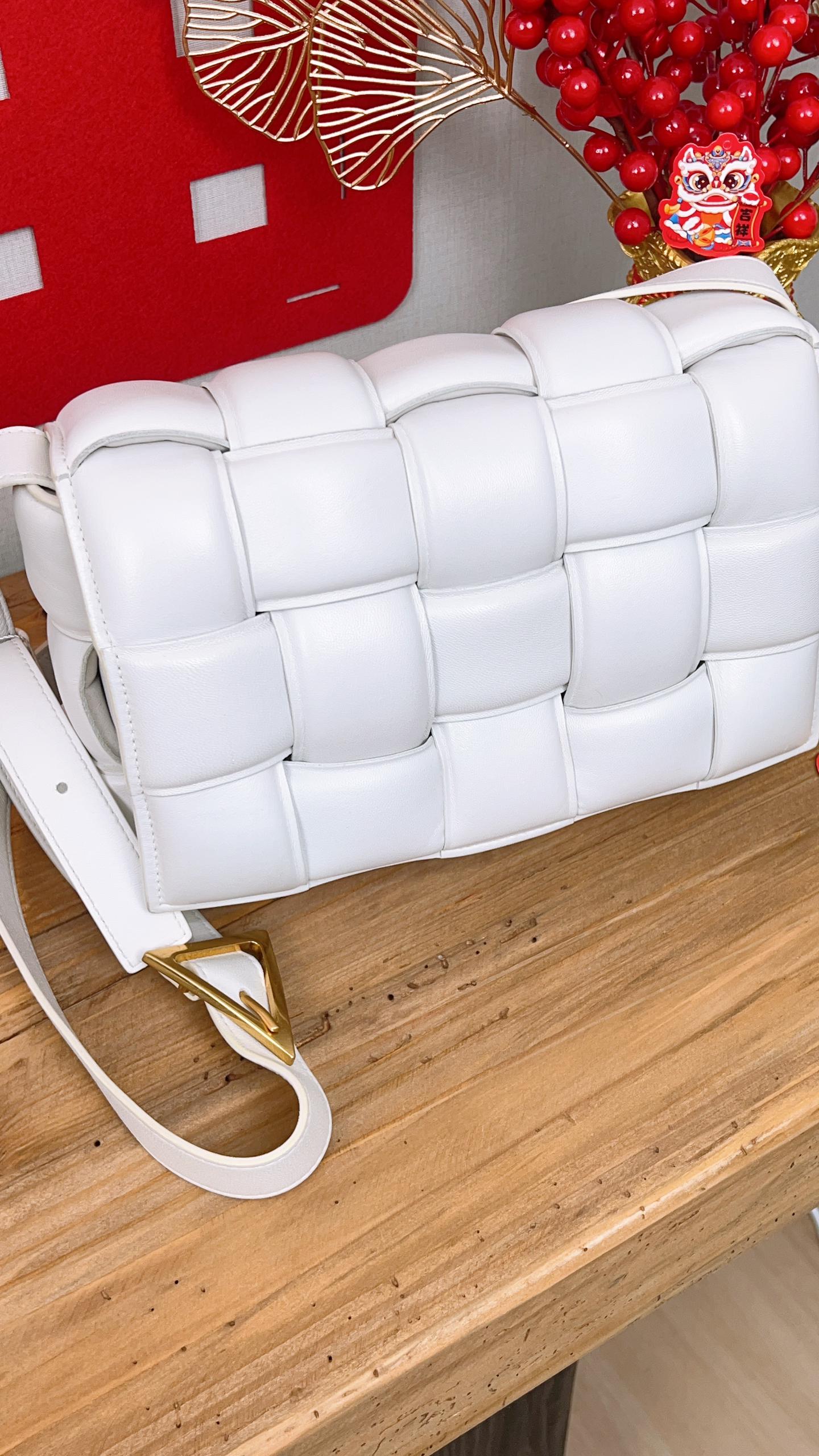 BV White Padded Casette