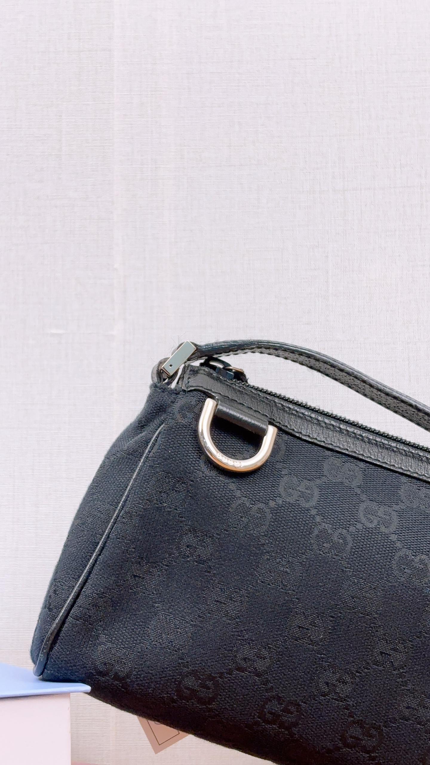 Gucci Black GG Canvas Abbey D-Ring Pochette
