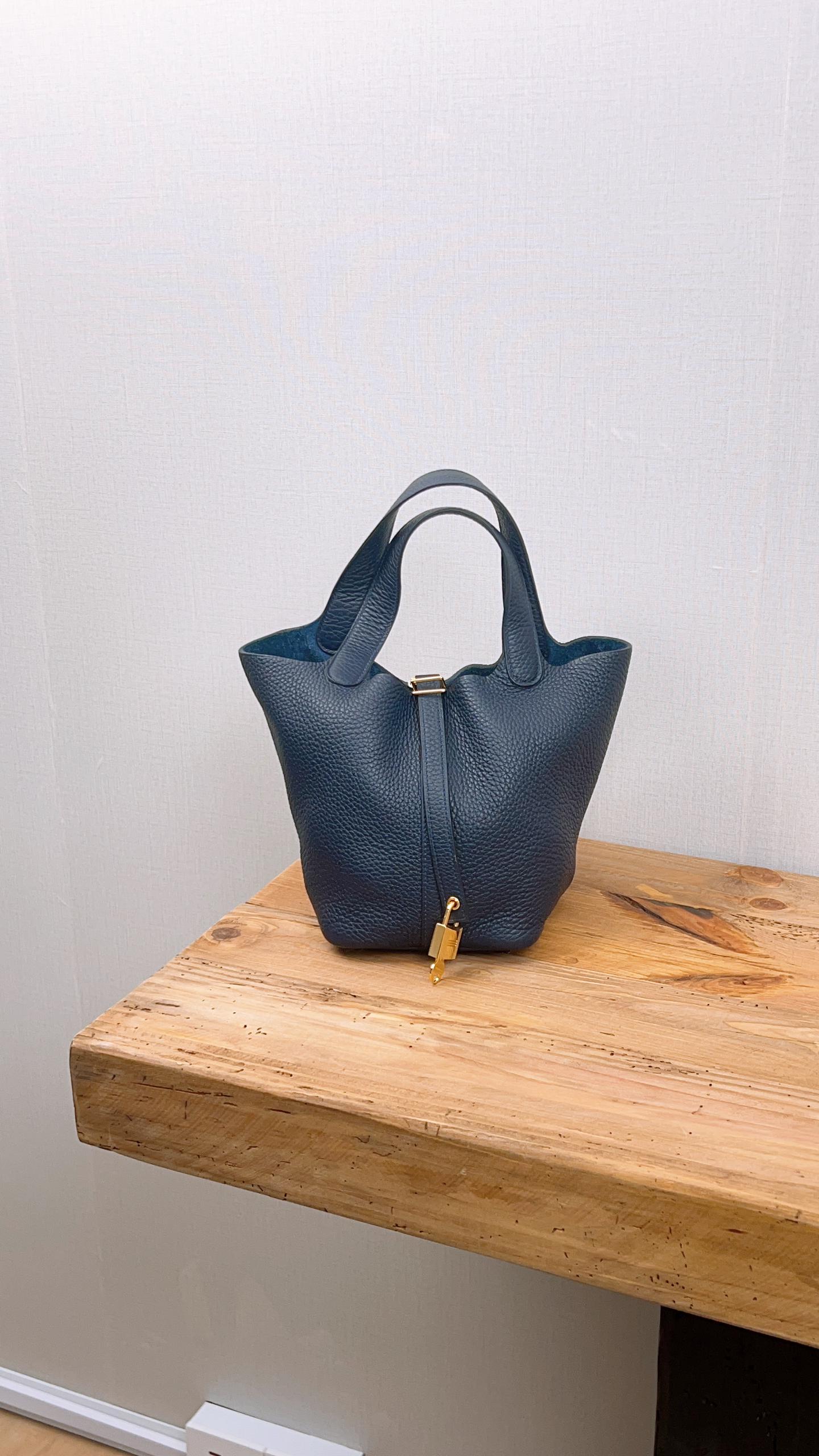 Hermes Blue Nuit Picotin 18 (GHW)