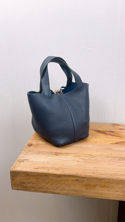 Hermes Blue Nuit Picotin 18 (GHW)