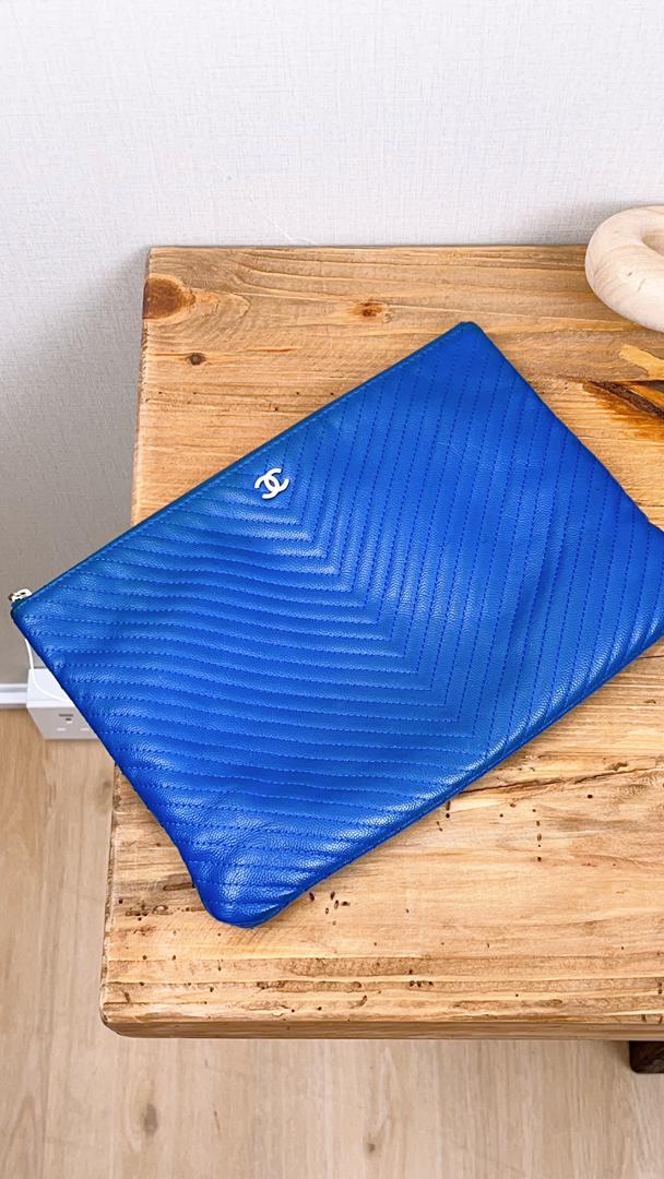 Chanel Blue Caviar Chevron Medium O’case (SHW)