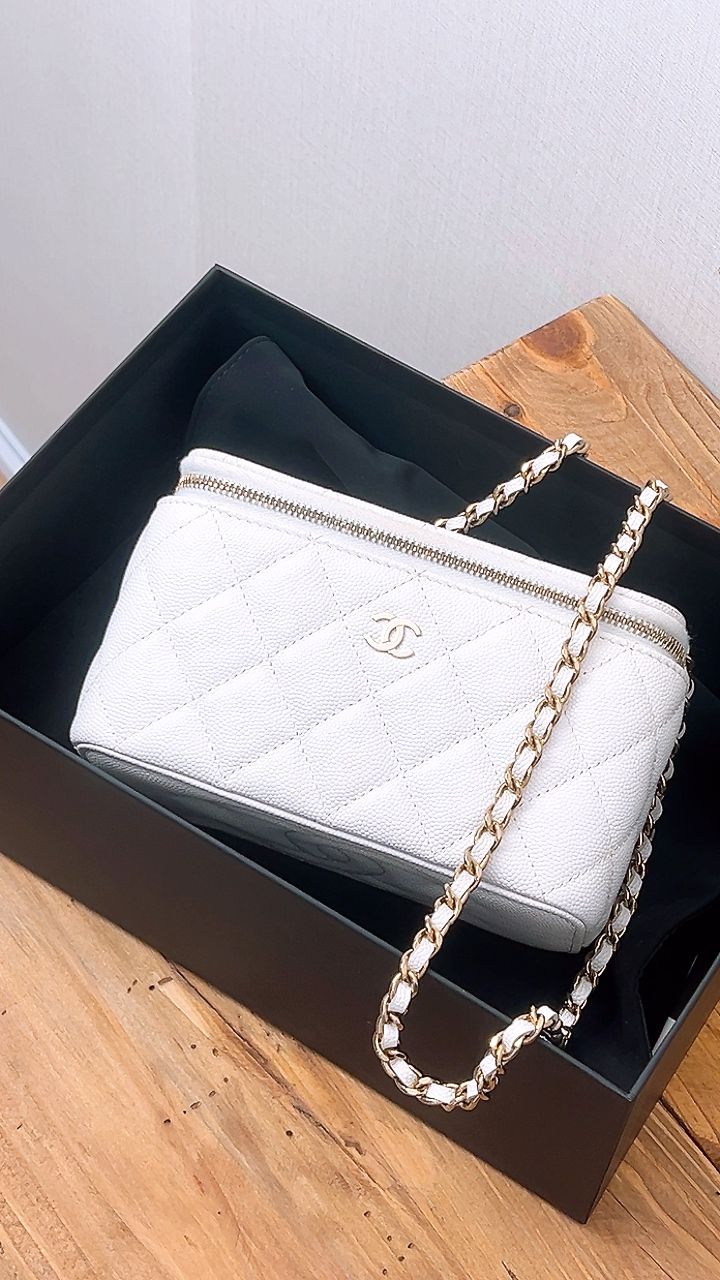 Chanel White Caviar Small Vanity Case (GHW)