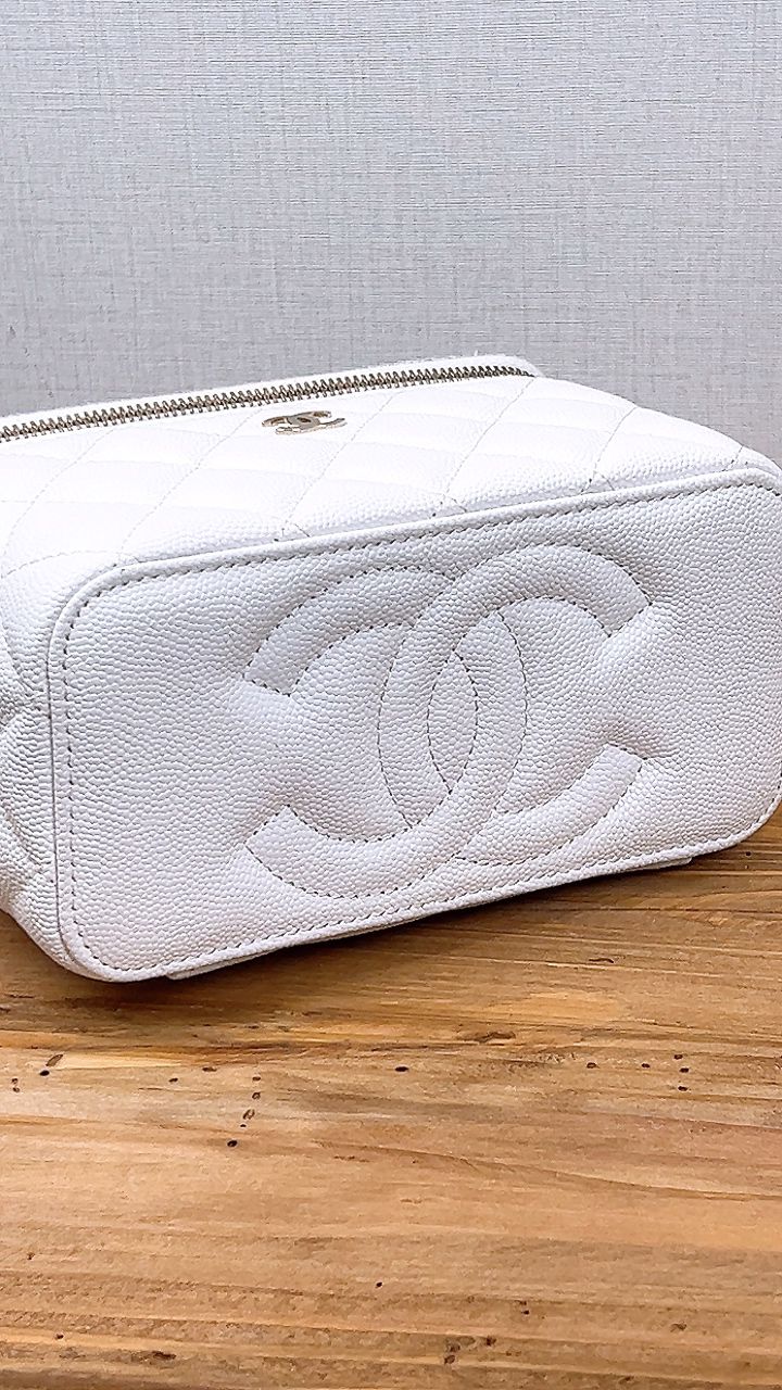 Chanel White Caviar Small Vanity Case (GHW)