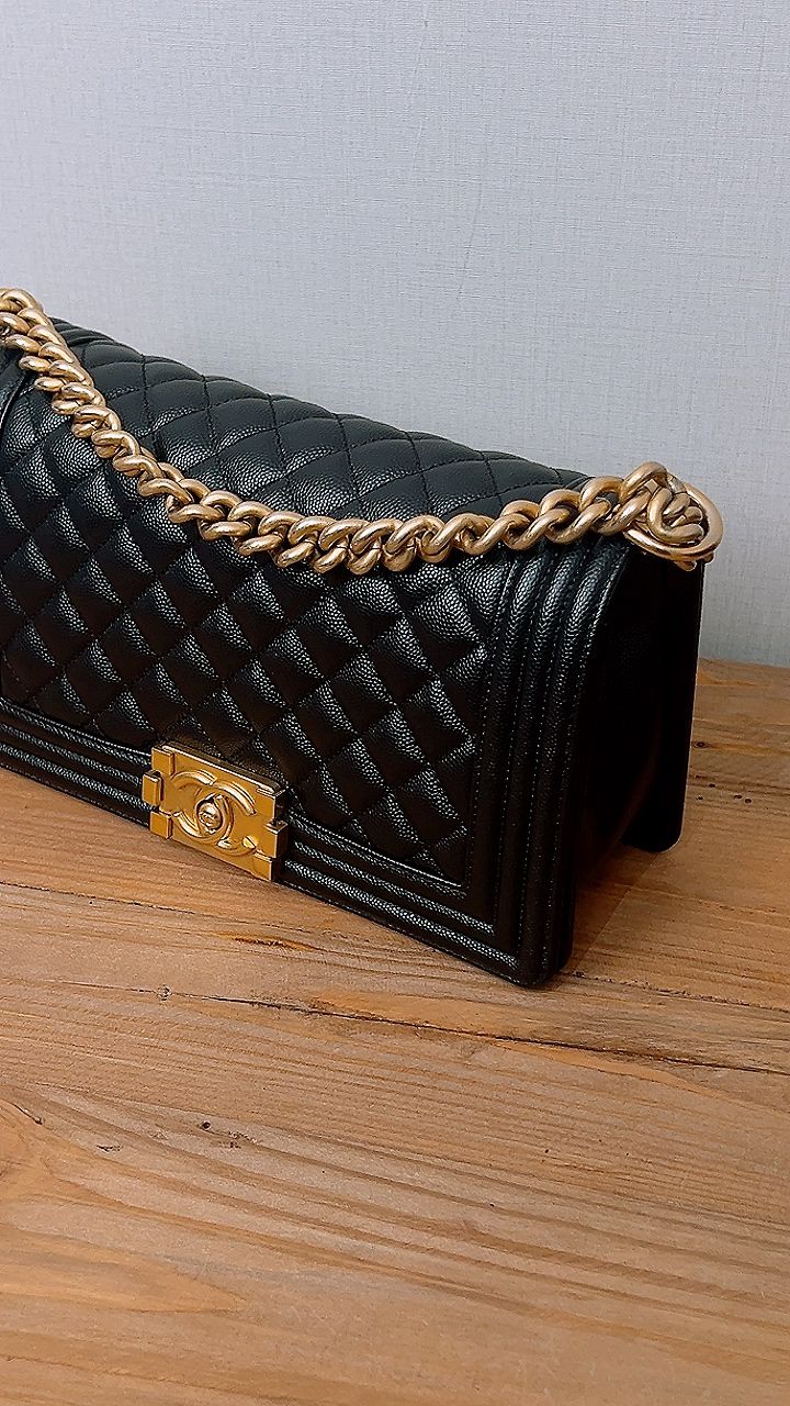 Chanel Black Caviar Old Medium Boy (GHW)