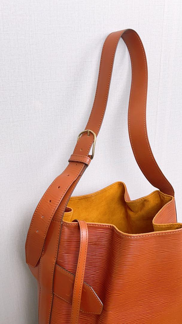 LV Brown Epi Sac d’Epaule Bucket