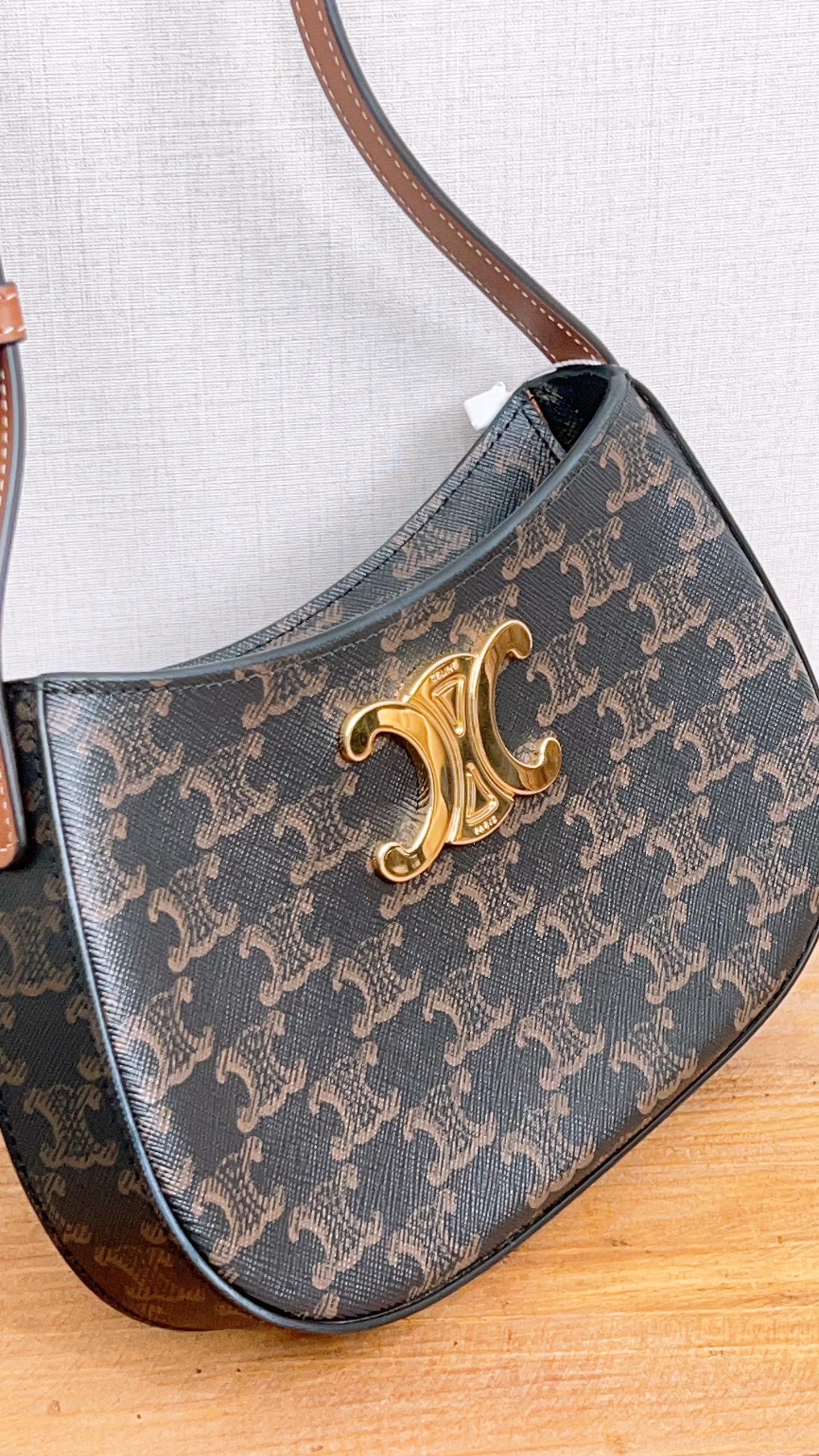 Celine Medium Triomphe Tilly (GHW)