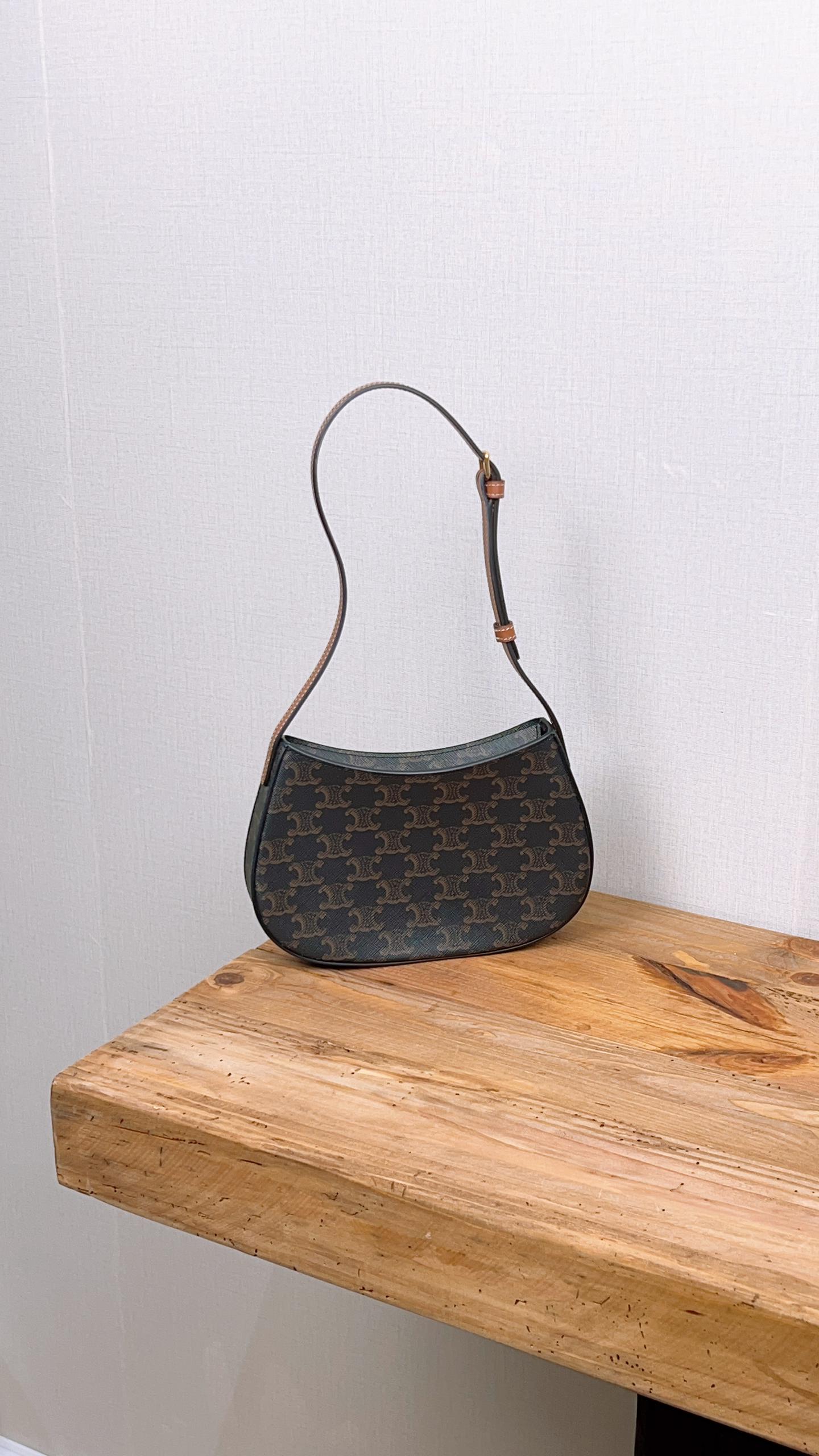 Celine Medium Triomphe Tilly (GHW)