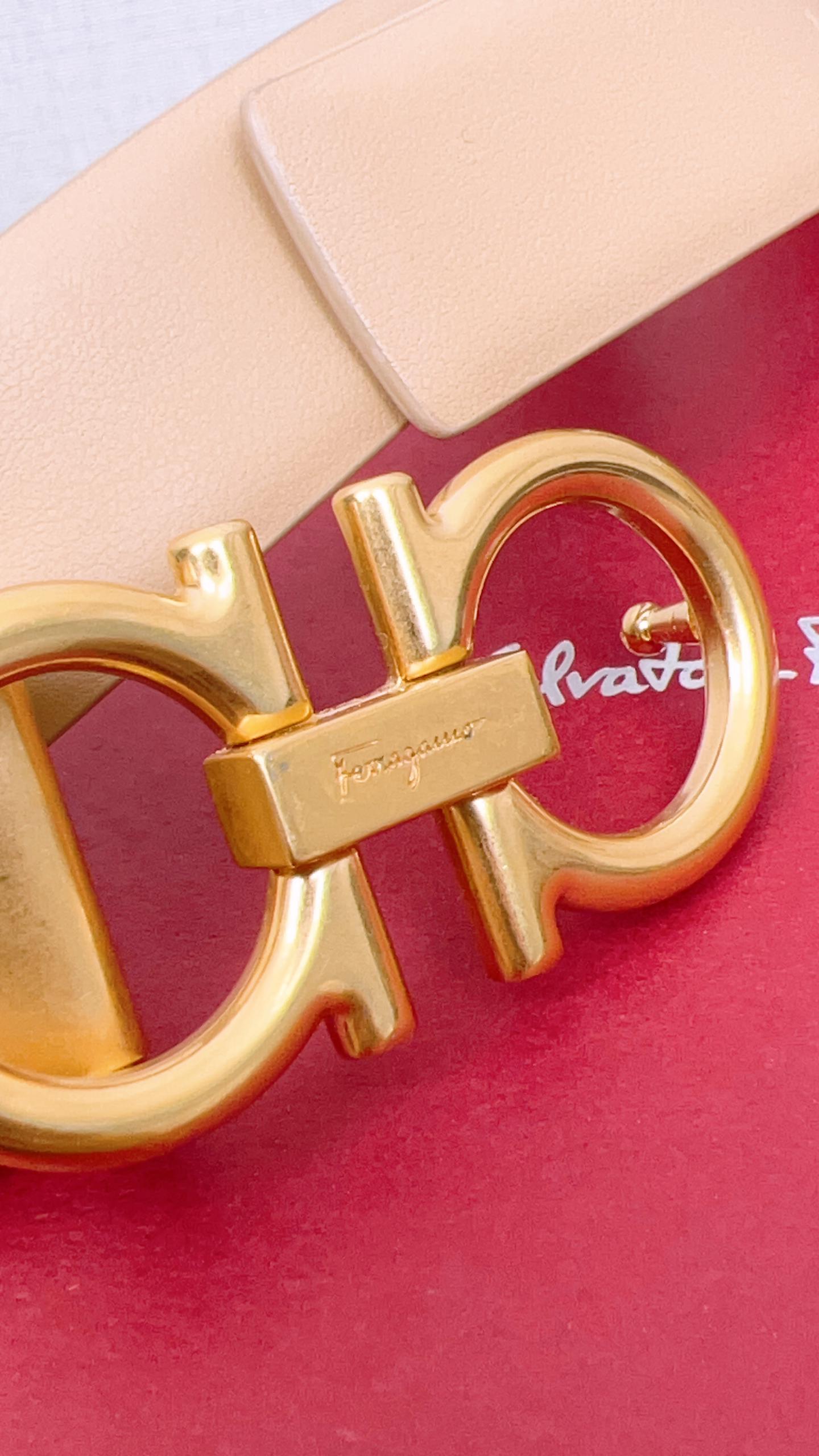 Salvatore Ferragamo Gancici Beige Reversible Belt