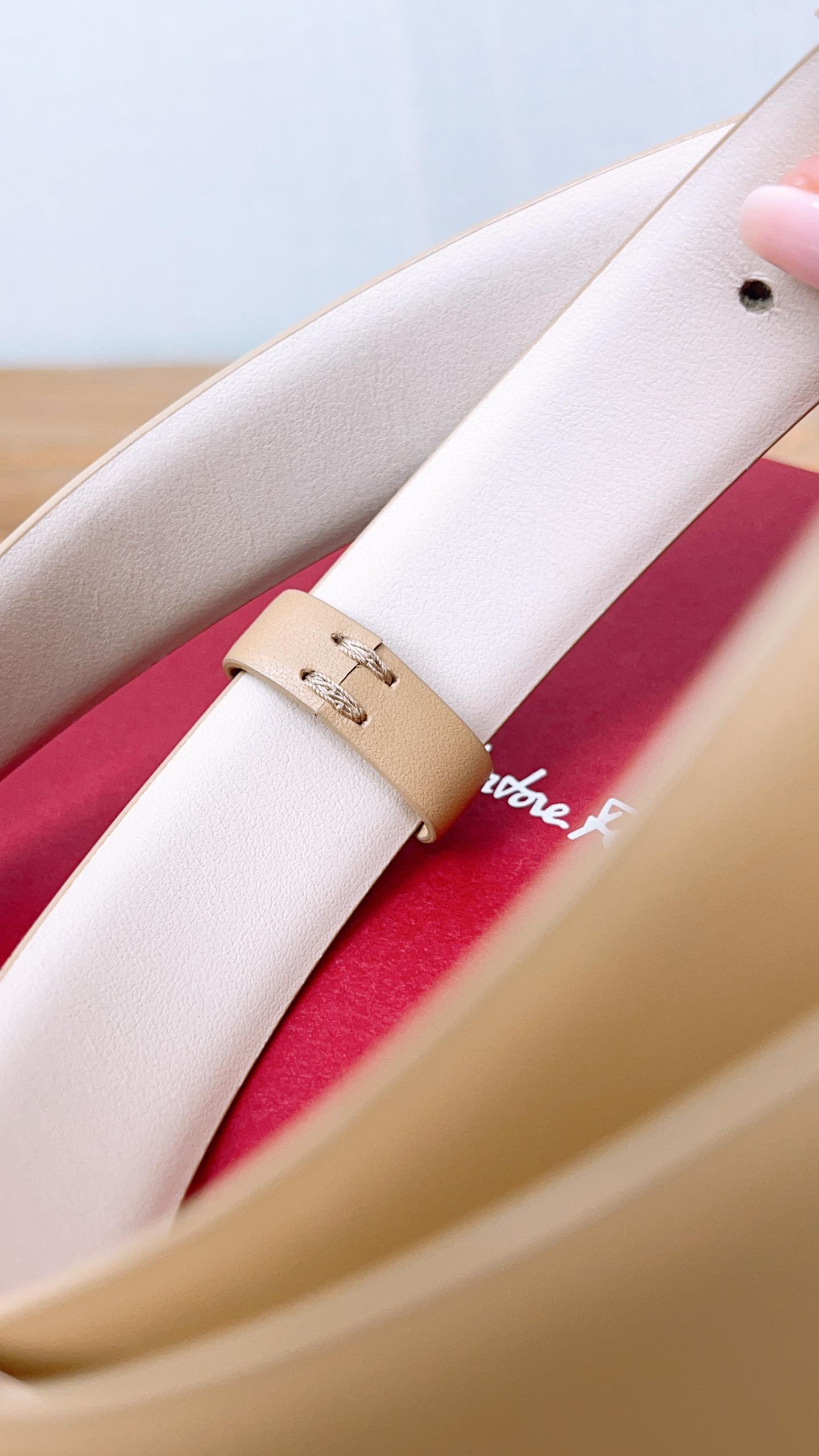 Salvatore Ferragamo Gancici Beige Reversible Belt